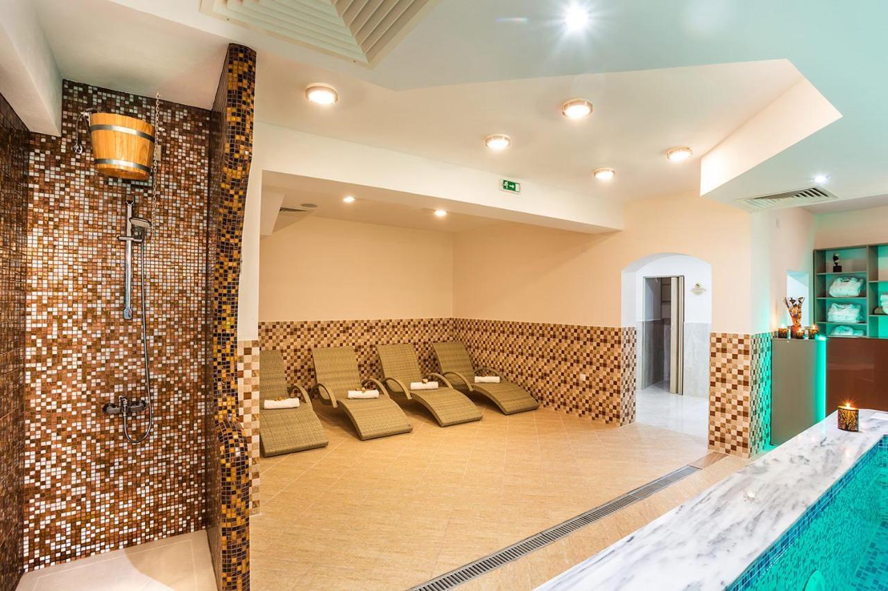 Family Hotel Romantika Velingrad Exterior photo