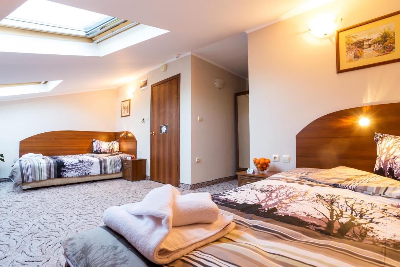 Family Hotel Romantika Velingrad Exterior photo